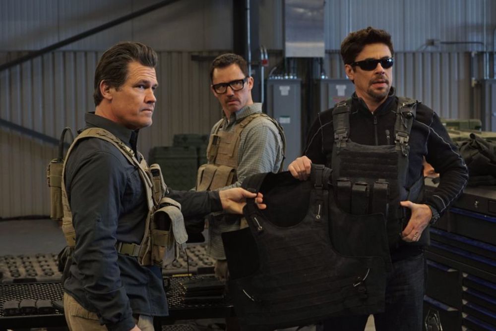 جاش برولین و بنیسیو دل تورو در فیلم سینمایی «سیکاریو 2:روز سرباز» (Sicario: Day of the Soldado )